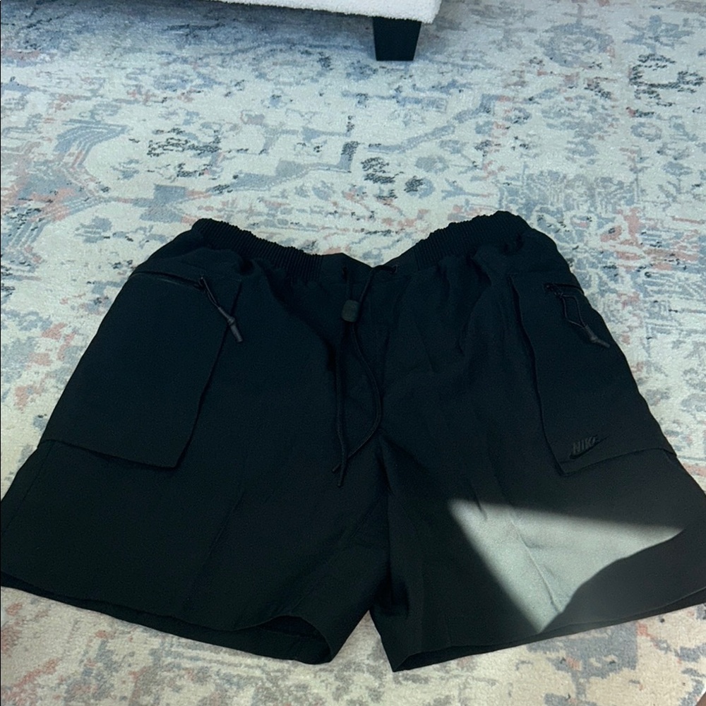 Nike Sportswear Tech Pack Men's Black Woven Utility Shorts size medium NWT 115